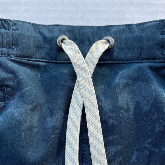 Vuori Dash Shorts - Picture 4 of 7